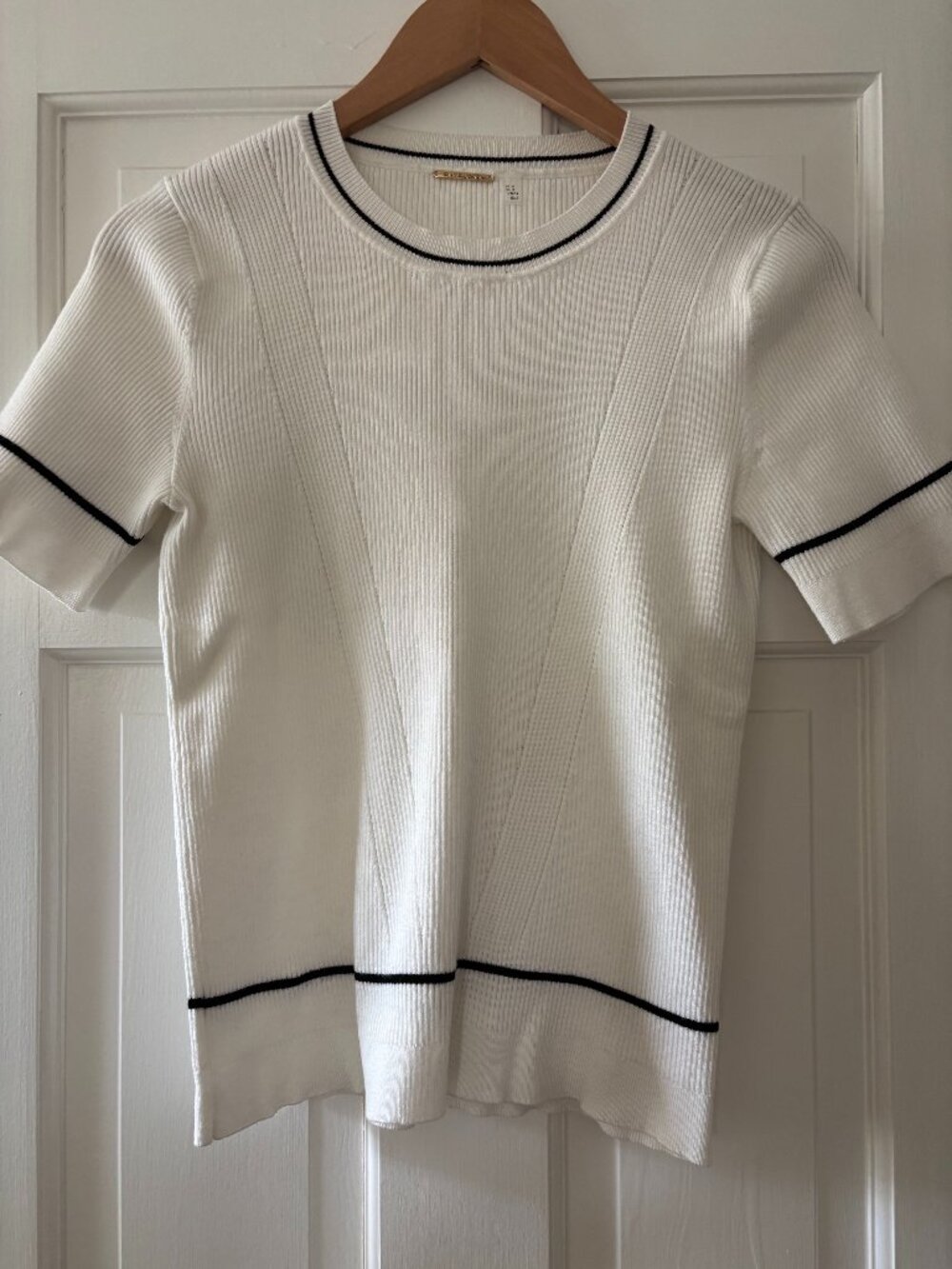 Elie Tahari White Top Black Outline in M